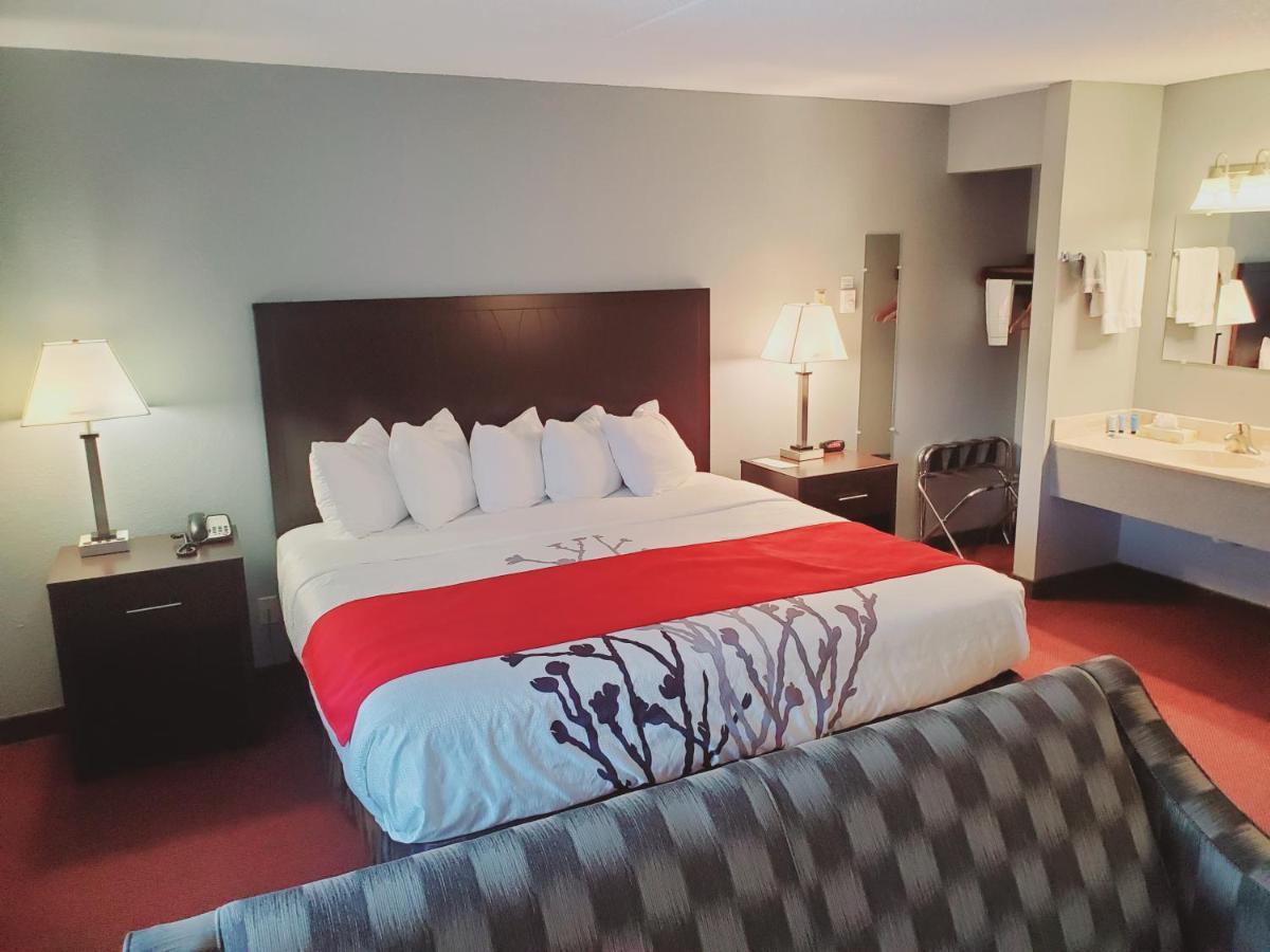Blackstone Lodge And Suites Lead Eksteriør billede